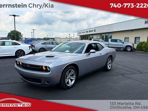 Used 2016 Dodge Challenger SXT RWD image 3