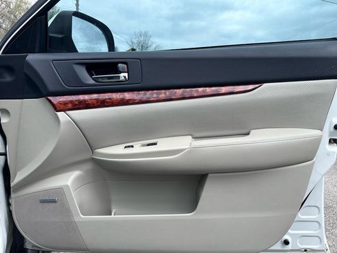 Used 2011 Subaru Outback 3.6R Limited image 10