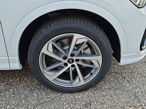 Certified 2025 Audi Q3 2.0T Premium AWD/4WD image 4