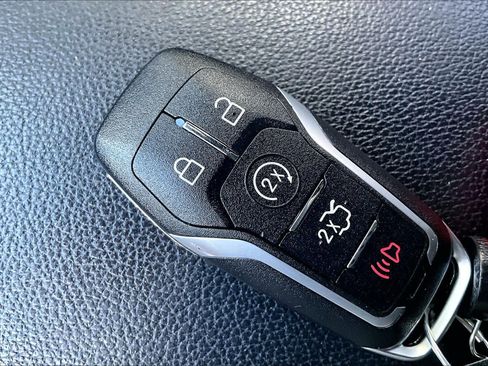 Used 2018 Ford Explorer XLT w/ Equipment Group 201A AWD/4WD image 15