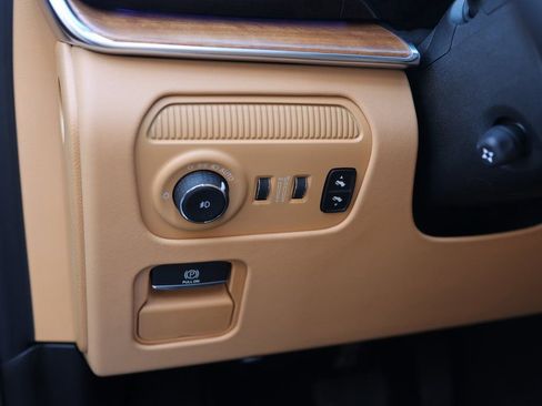 Used 2023 Jeep Grand Wagoneer Series III image 25