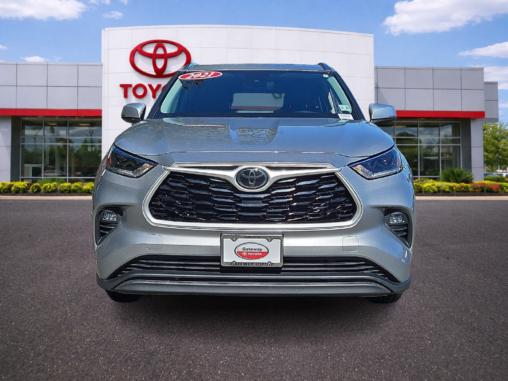 Certified 2021 Toyota Highlander XLE AWD/4WD image 2