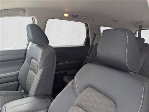 Used 2025 Nissan Pathfinder SV FWD image 13