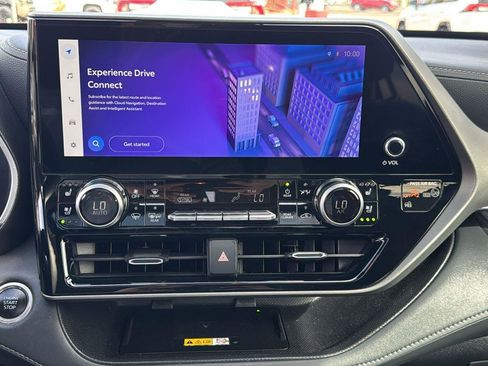 Used 2024 Toyota Highlander Limited image 18