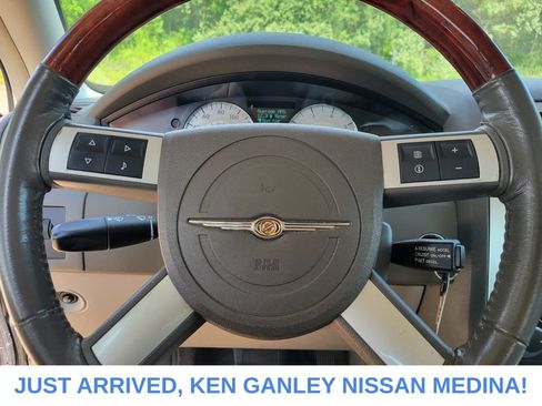 Used 2009 Chrysler 300 C RWD image 12