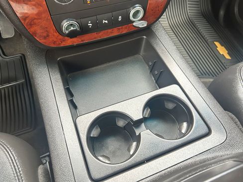 Used 2013 Chevrolet Avalanche LT image 27