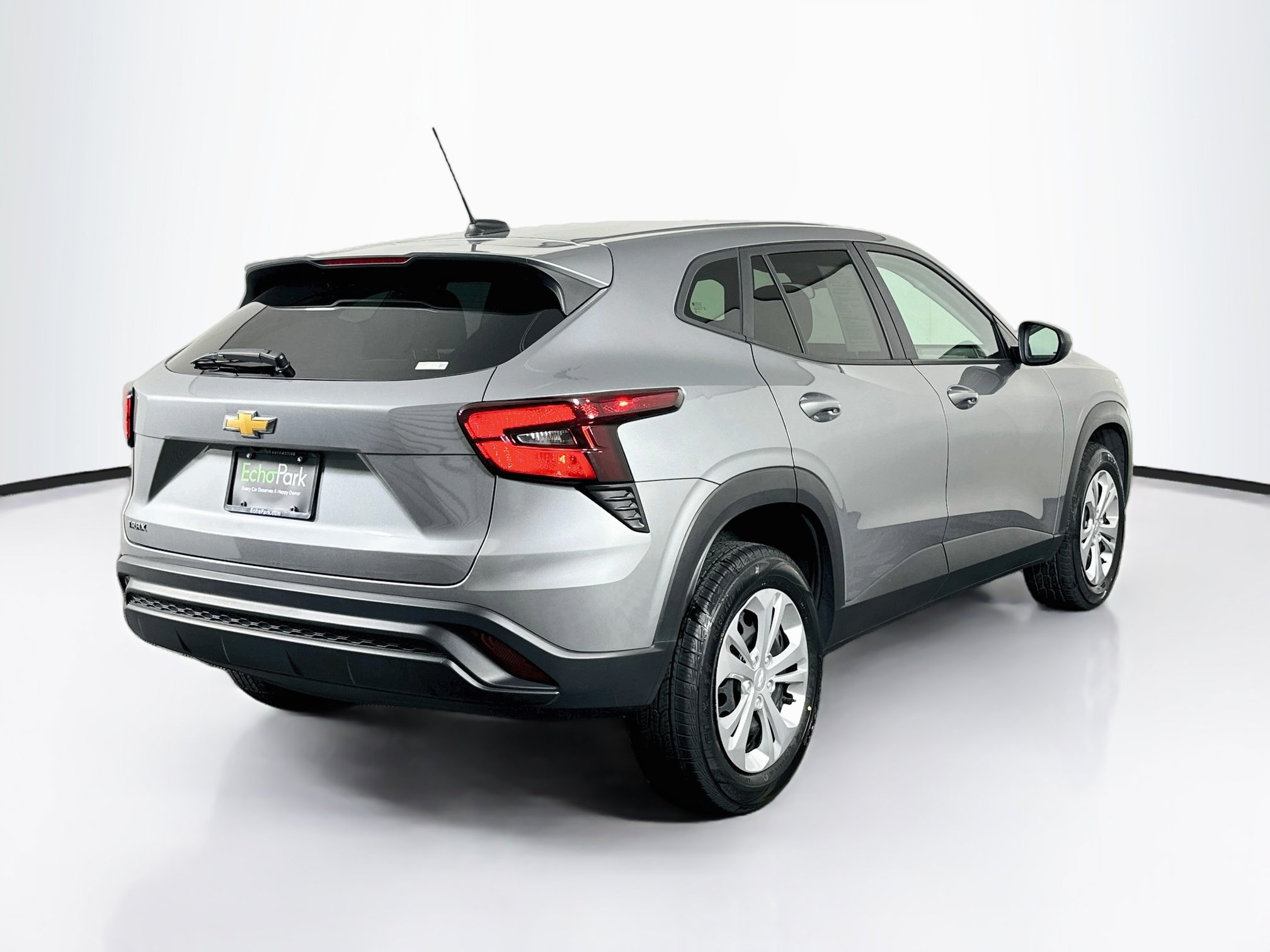 Used 2025 Chevrolet Trax LS FWD image 9