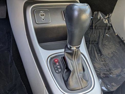 Used 2019 Jeep Compass Latitude FWD image 11