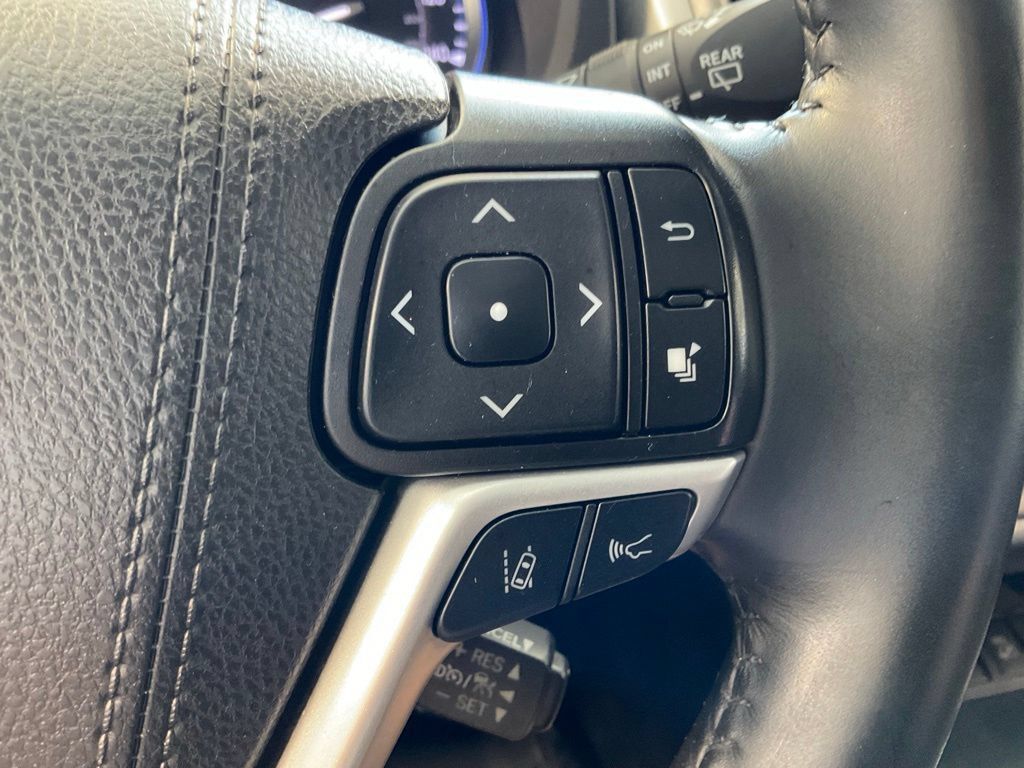 Used 2019 Toyota Highlander Limited AWD/4WD image 13