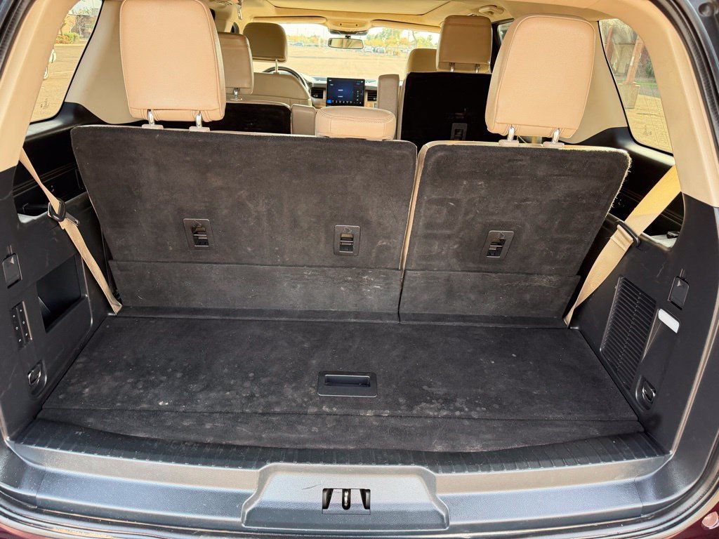 Used 2024 Ford Expedition Limited AWD/4WD image 16
