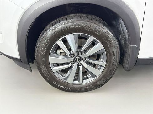 Used 2025 Nissan Pathfinder SL AWD/4WD image 31