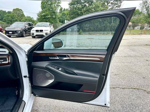 Used 2019 Genesis G90 5.0 Ultimate RWD image 16