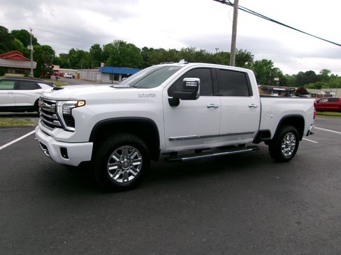 Used 2025 Chevrolet Silverado 2500 High Country w/ High Country Premium Package AWD/4WD image 8