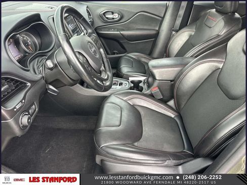 Used 2021 Jeep Cherokee Trailhawk AWD/4WD image 20