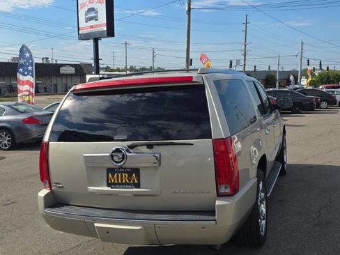 Used 2009 Cadillac Escalade ESV AWD image 4