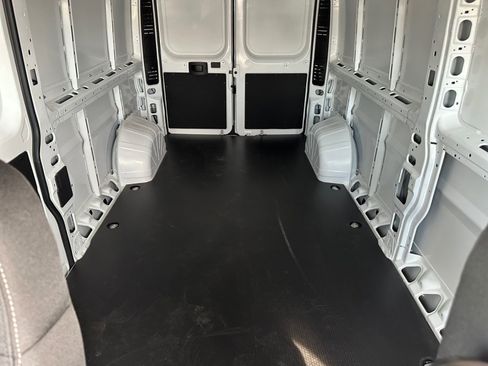 Used 2025 RAM ProMaster 2500 w/ Convenience Group image 13