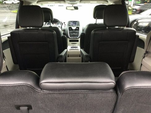 Used 2015 Chrysler Town & Country Touring w/ Driver Convenience Group FWD image 14