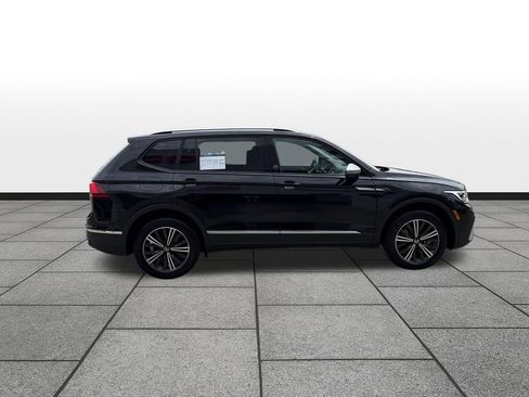 Used 2024 Volkswagen Tiguan SE AWD/4WD image 6