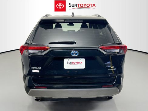 Used 2022 Toyota RAV4 SE image 5