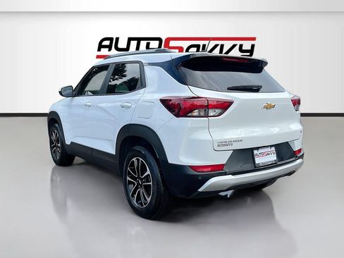 Used 2025 Chevrolet TrailBlazer LT w/ LT Cold Weather Package FWD image 5