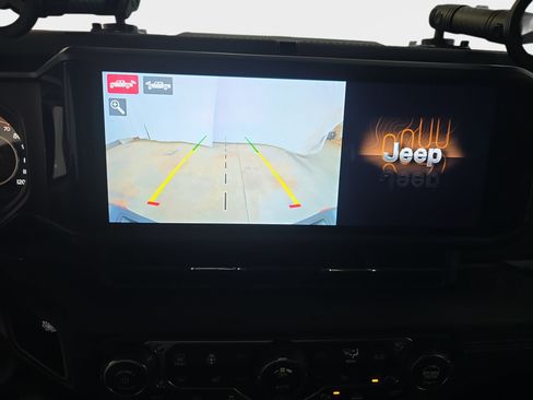 Used 2024 Jeep Gladiator Mojave w/ Technology Group AWD/4WD image 20