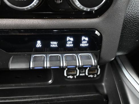 Used 2021 RAM 1500 Laramie AWD/4WD image 12