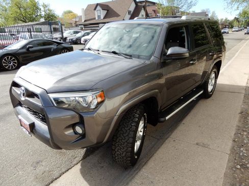 Used 2018 Toyota 4Runner SR5 AWD/4WD image 8