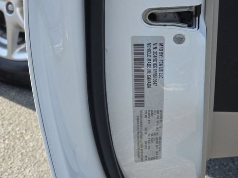 Used 2023 Chrysler Voyager LX FWD image 17