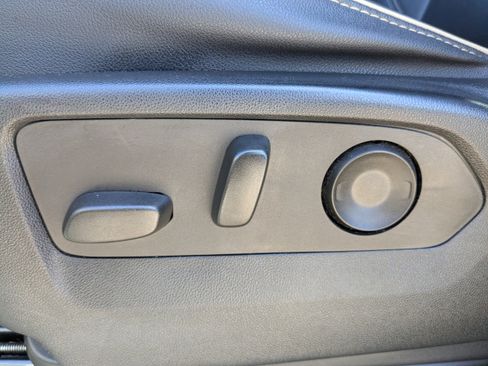 Used 2023 Chevrolet Suburban Premier image 22