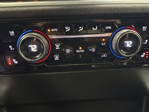 Used 2022 Chevrolet Silverado 1500 LTZ w/ Z71 Off-Road Package image 17