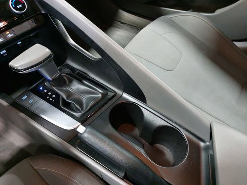 Used 2025 Hyundai Elantra Sport FWD image 24