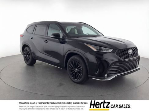 Used 2024 Toyota Highlander XSE FWD image 1