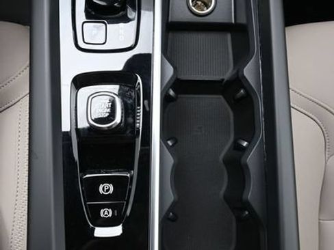 New 2026 Volvo XC60 B5 Plus w/ Protection Package Premier AWD/4WD image 12