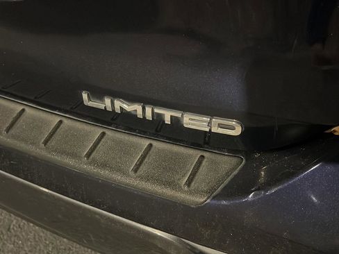 Used 2024 Toyota Highlander Limited image 8