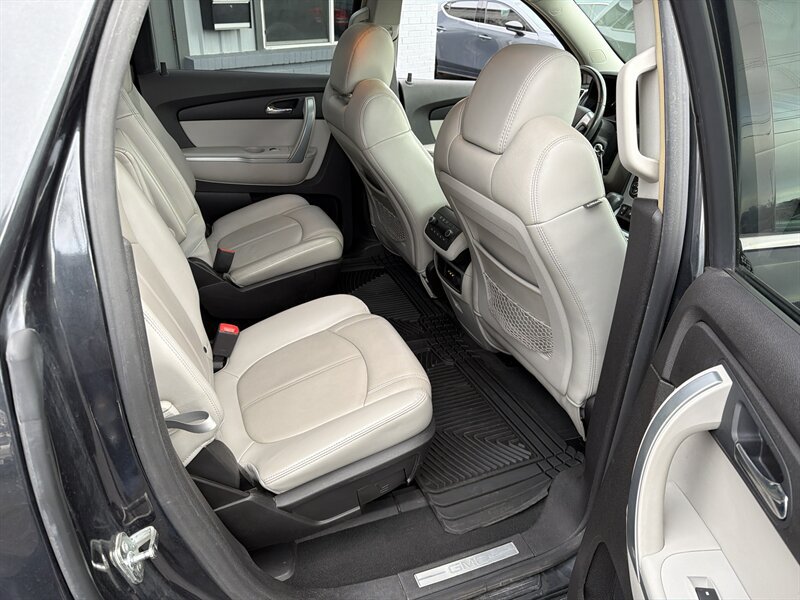 Used 2007 GMC Acadia SLT w/ Trailering Package AWD/4WD image 22