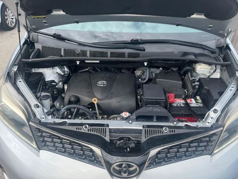 Used 2019 Toyota Sienna SE w/ SE Preferred Package FWD image 41