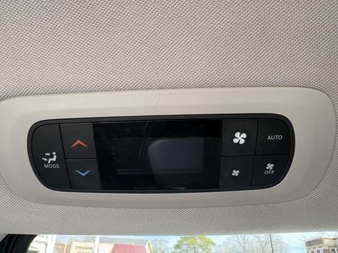 Used 2017 Chrysler Pacifica Touring-L image 34