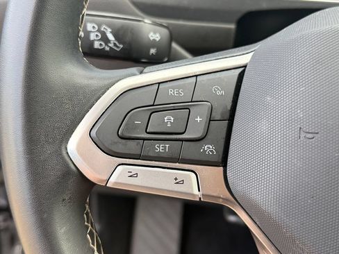Used 2023 Volkswagen Tiguan SE AWD/4WD image 15