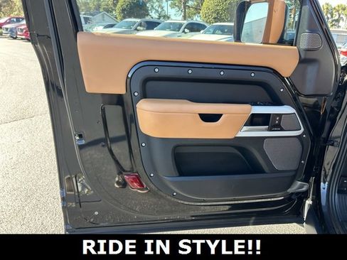 Used 2024 Land Rover Defender 90 X-Dynamic SE image 12