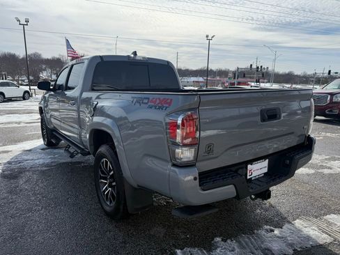 Used 2021 Toyota Tacoma TRD Sport w/ Technology Package image 5
