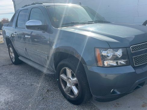 Used 2012 Chevrolet Avalanche LS w/ All-Star Edition image 3