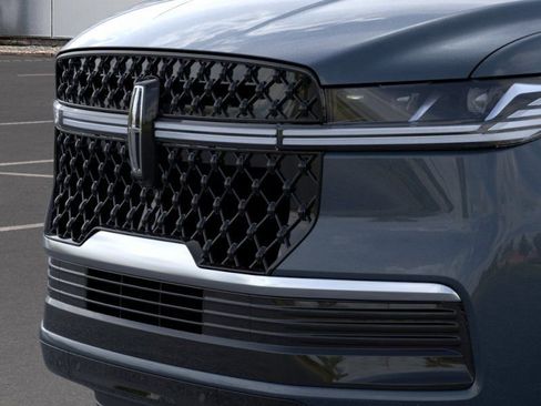 New 2026 Lincoln Navigator Reserve AWD/4WD image 17
