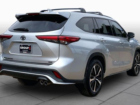 Used 2022 Toyota Highlander XSE FWD image 13