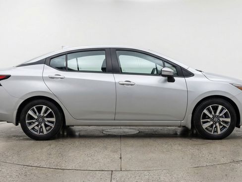 Used 2025 Nissan Versa SV image 11