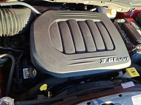 Used 2013 Dodge Grand Caravan SE image 28