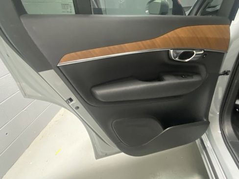 Used 2025 Volvo XC90 B6 Plus image 8