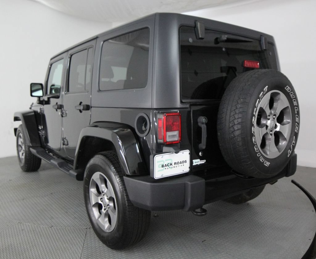 Used 2018 Jeep Wrangler Unlimited Sahara AWD/4WD image 7