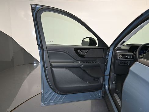 New 2026 Lincoln Aviator 2WD w/ Jet Appearance Package image 10