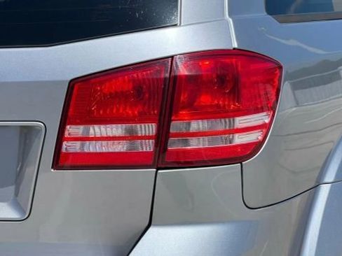 Used 2017 Dodge Journey SE w/ Flexible Seating Group image 98