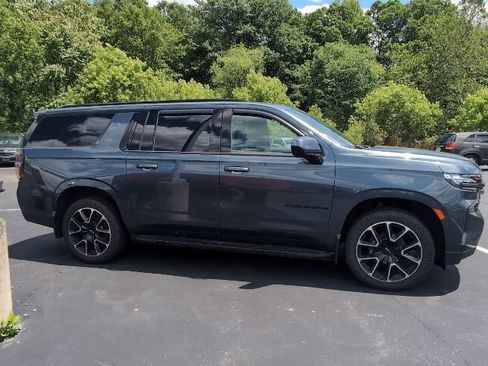 Used 2021 Chevrolet Suburban RST AWD/4WD image 3